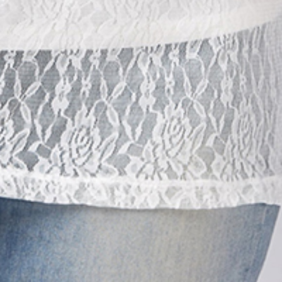 ✨ Plus Size "Smile" Print Lace Overlay T-Shirt ✨ - Picture 6 of 8